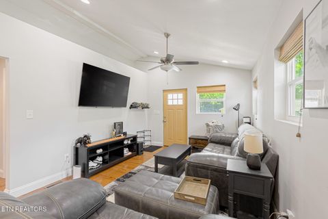 Tiny photo for 2029 E 5Th Ave, Knoxville, TN 37917 (MLS # 1340385)