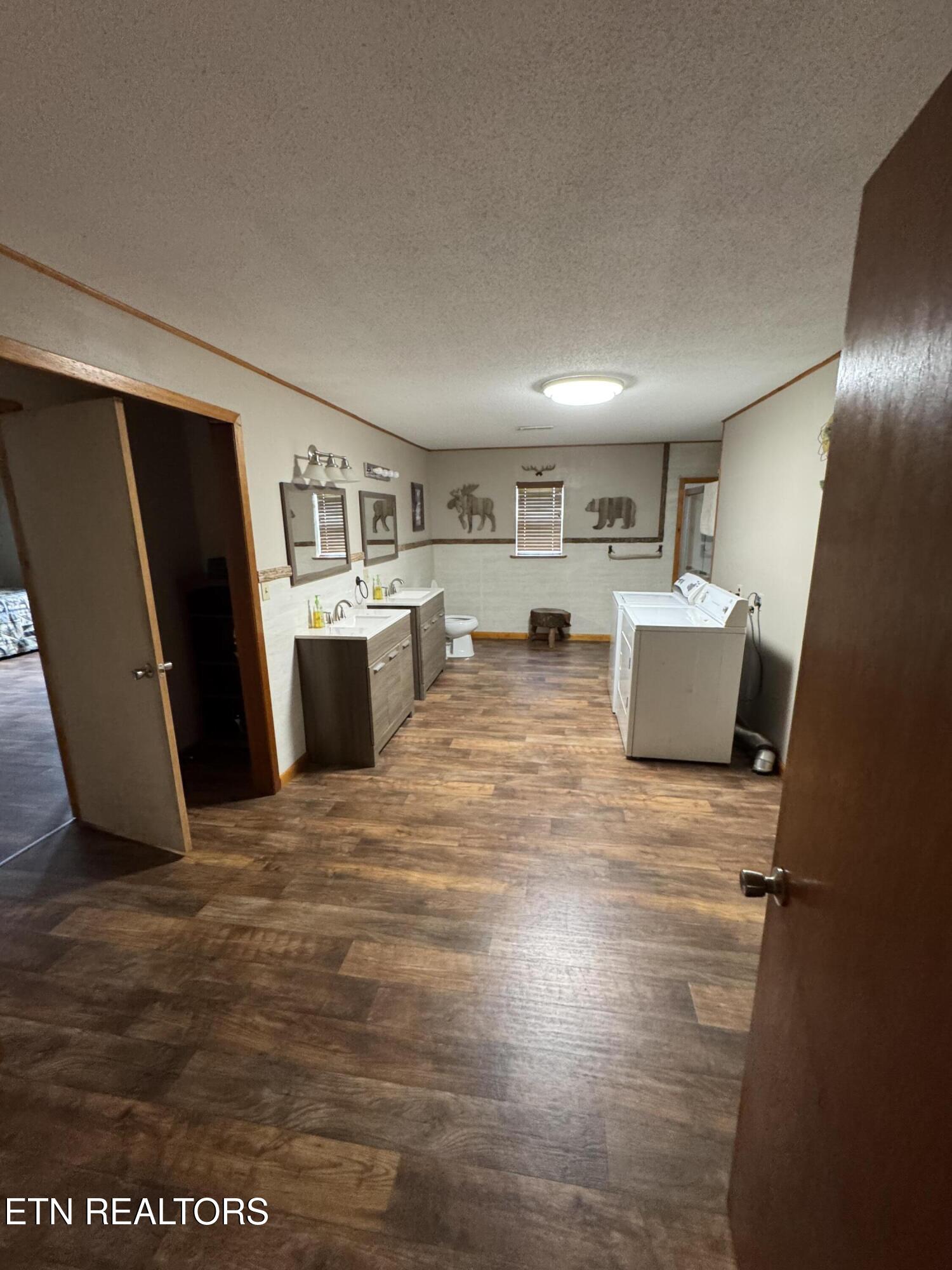 903 Veterans Memorial Dr Drive