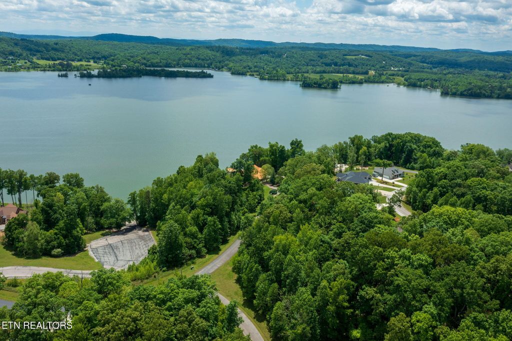 Photo of 127 E Shore Lane, Rockwood, TN 37854 (MLS # 1300115)