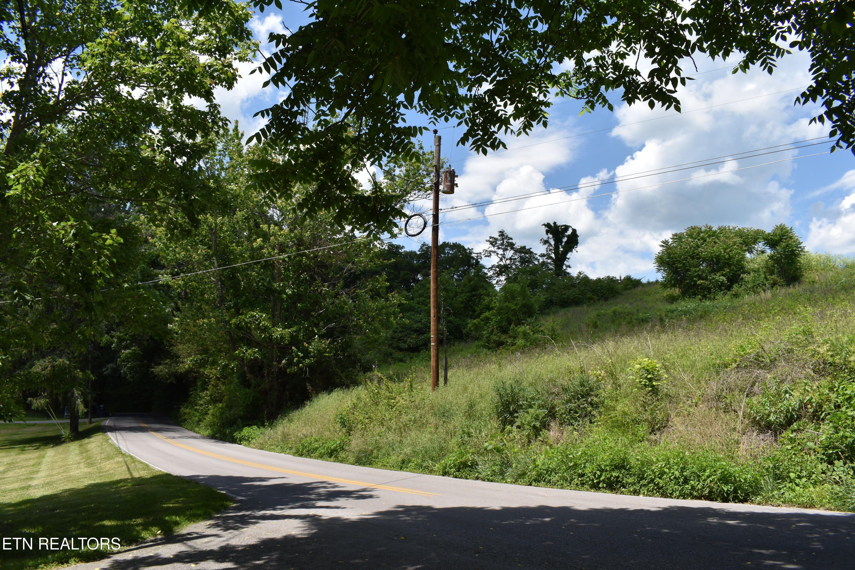 417 River Rd