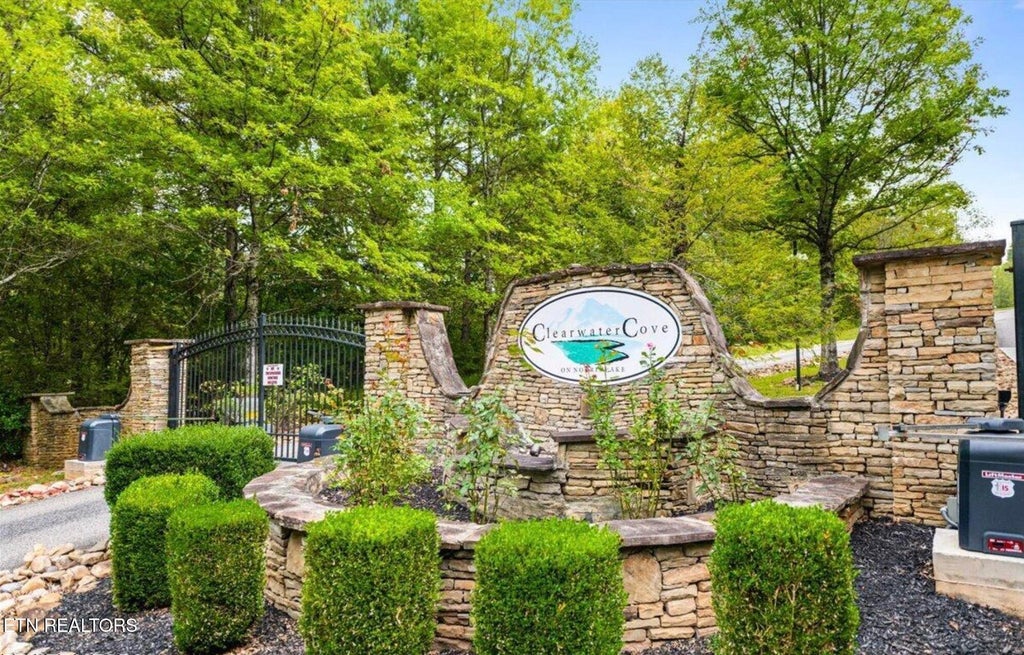 Photo of 44 Old Hearth, LaFollette, TN 37766 (MLS # 1350768)
