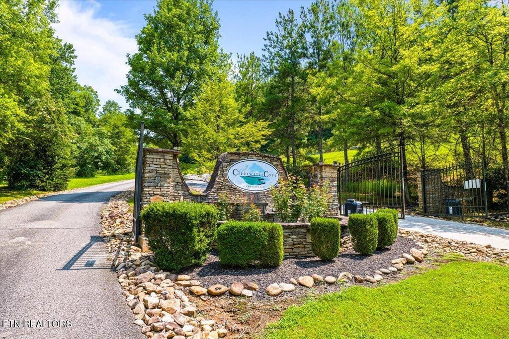 Photo of 44 Old Hearth, LaFollette, TN 37766 (MLS # 1350768)