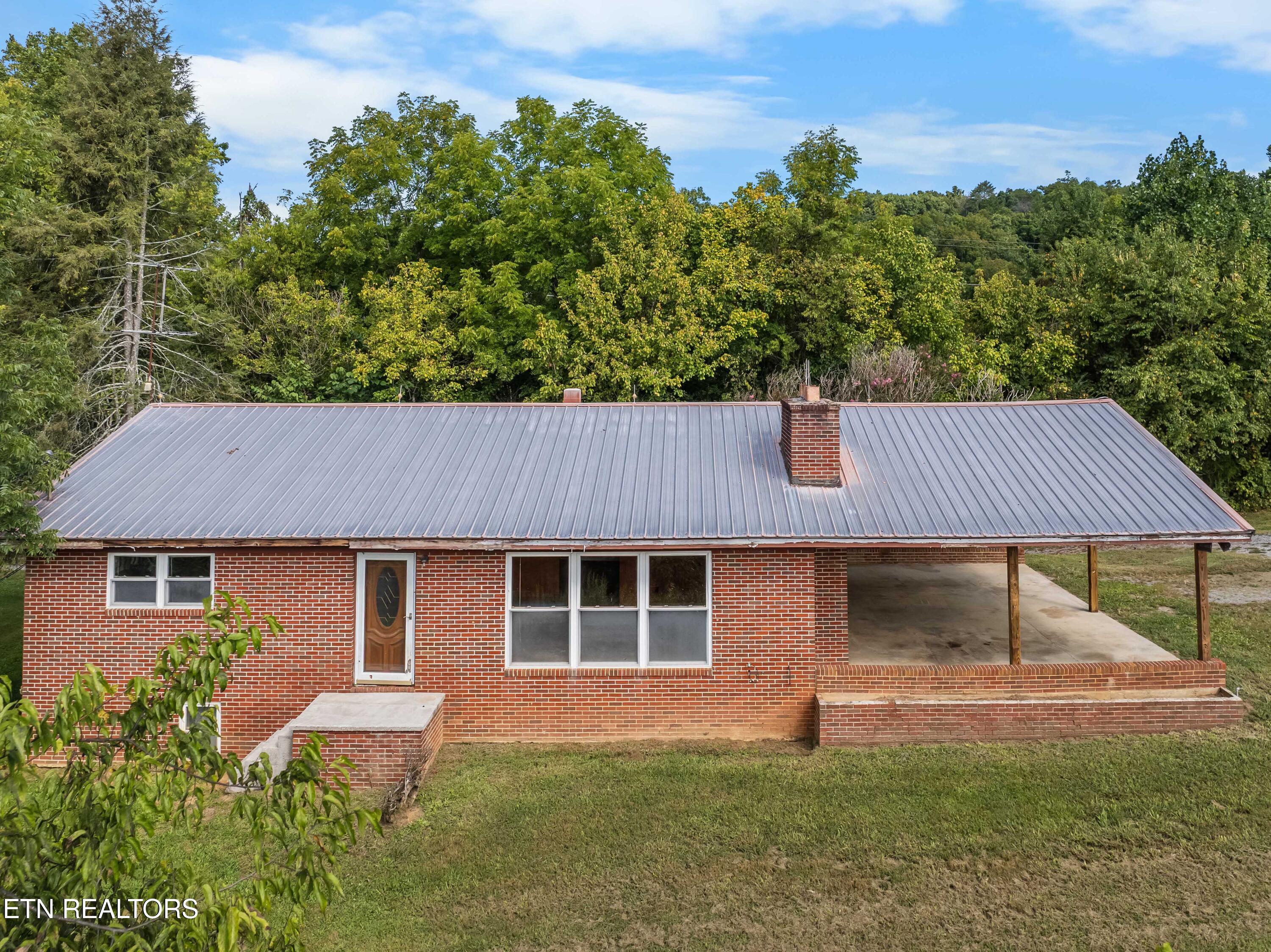 385 Gardenia Rd