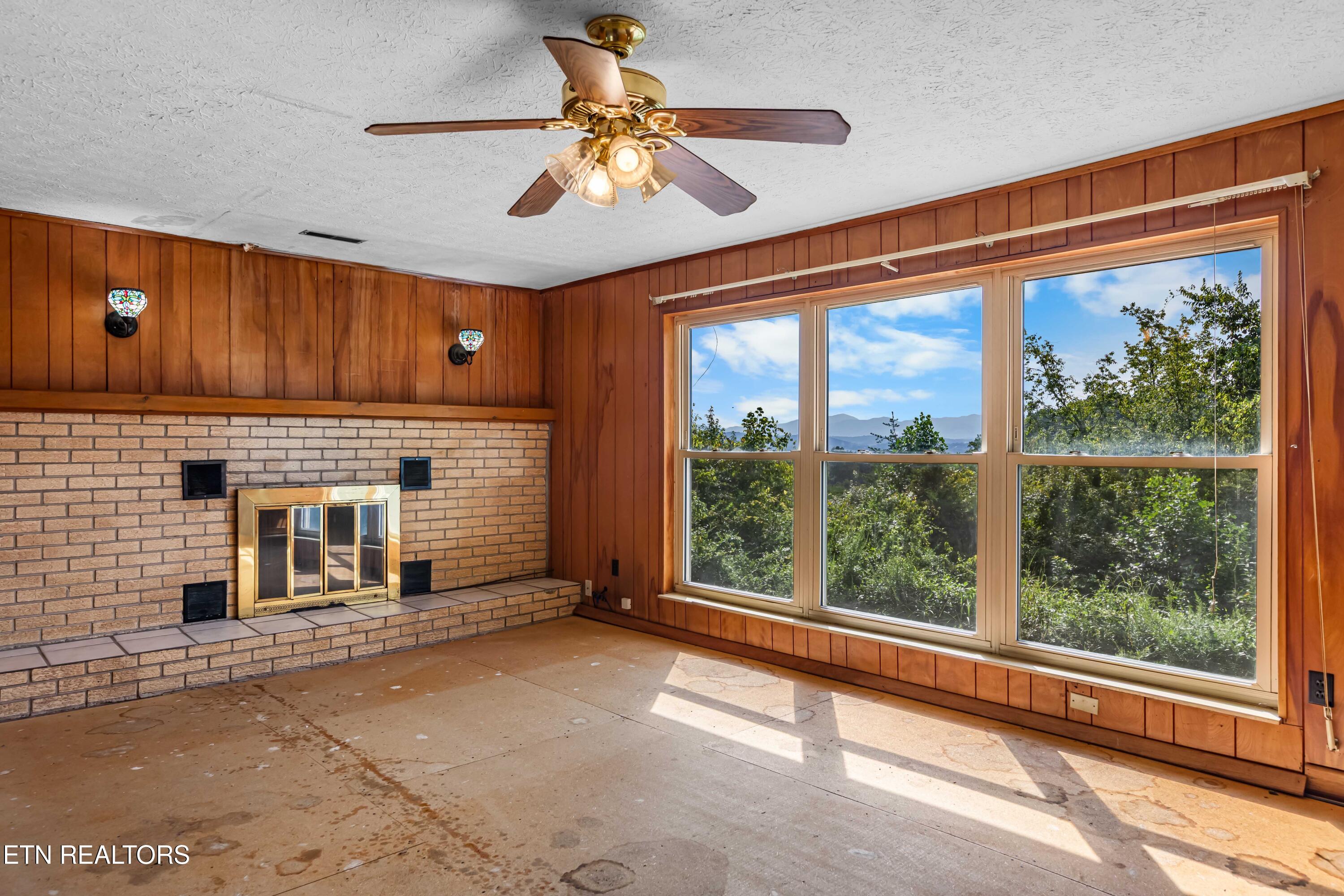 385 Gardenia Rd