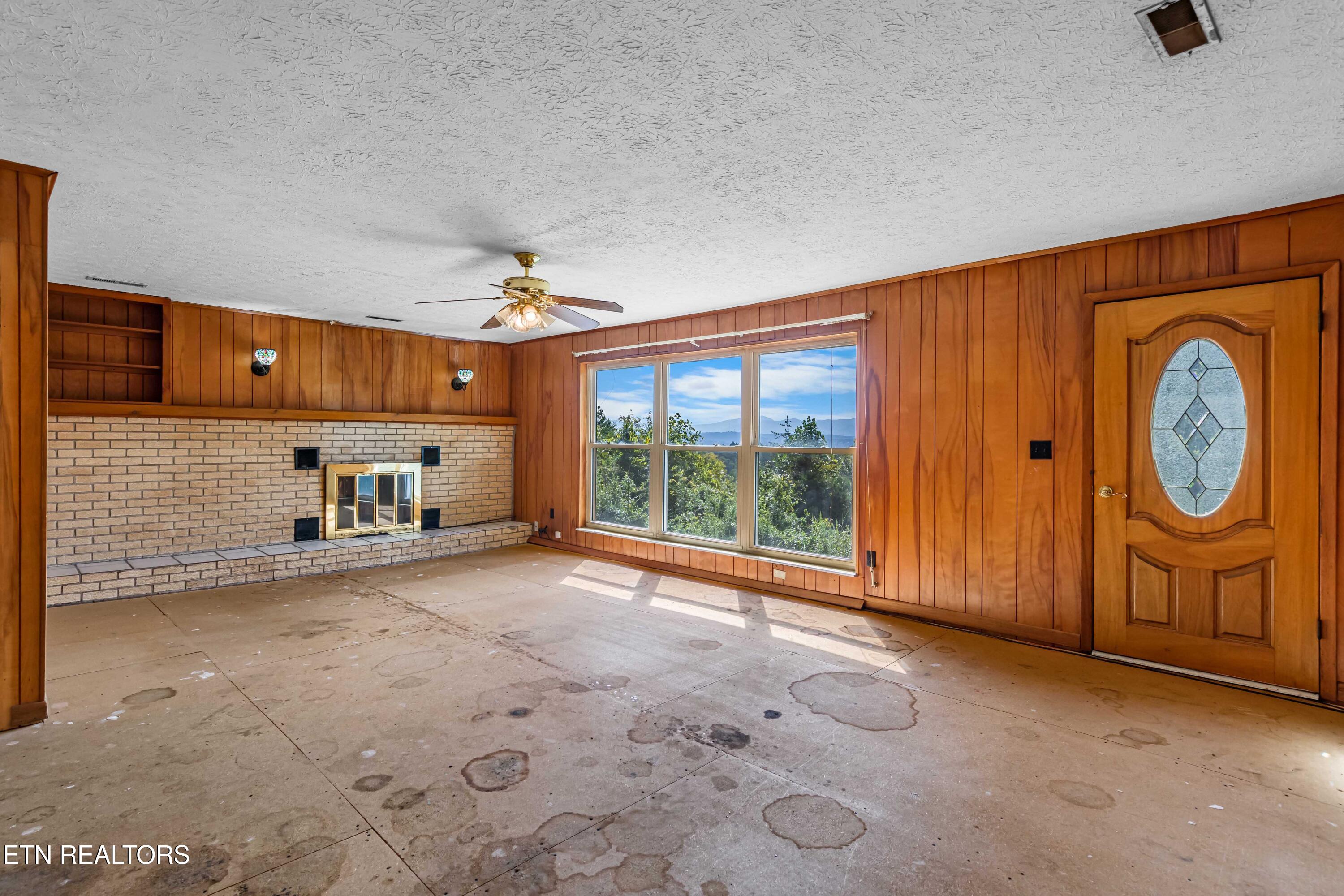 385 Gardenia Rd