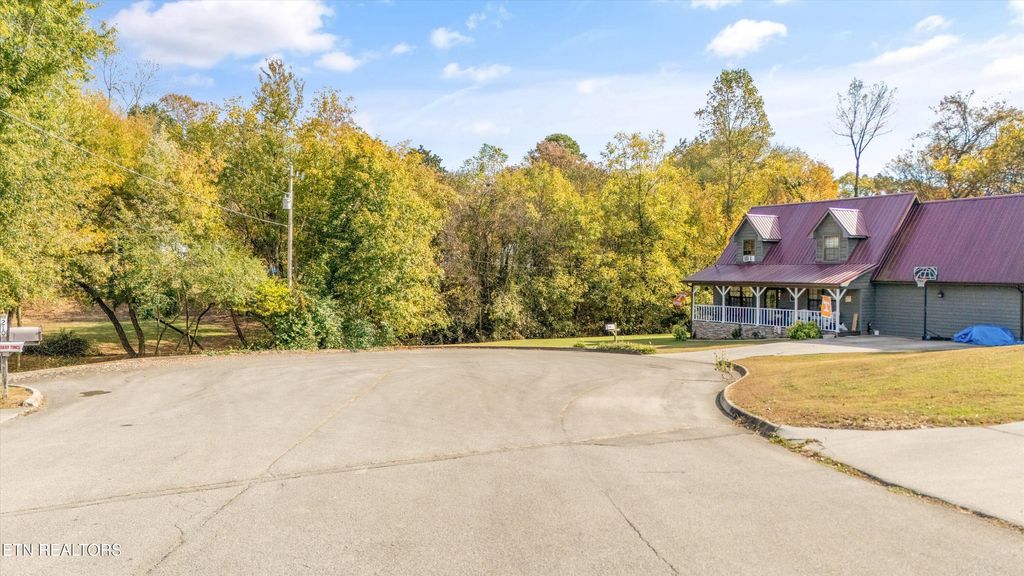 Photo of 203 Allen Court, Maryville, TN 37804 (MLS # 1319208)