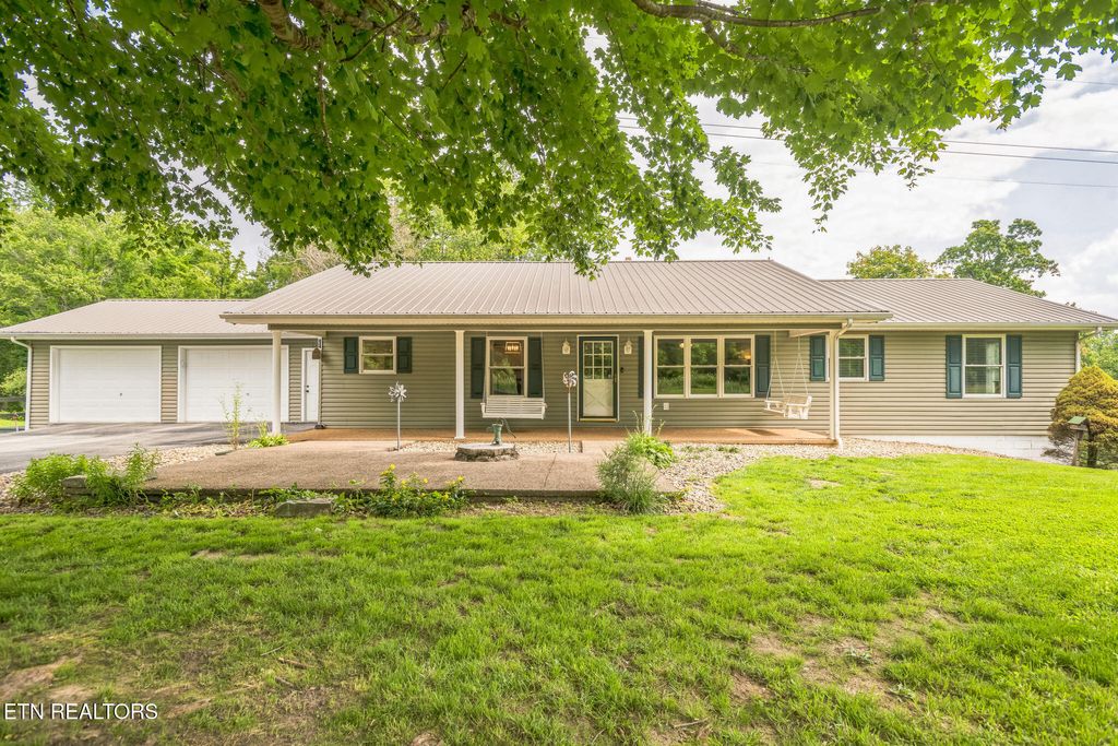 Photo of 1820 Locust Grove Rd, New Tazewell, TN 37825 (MLS # 1304502)