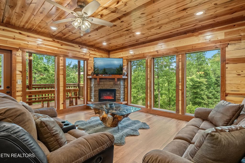 Photo of 2864 Owens Rdg Way, Sevierville, TN 37876 (MLS # 1320944)