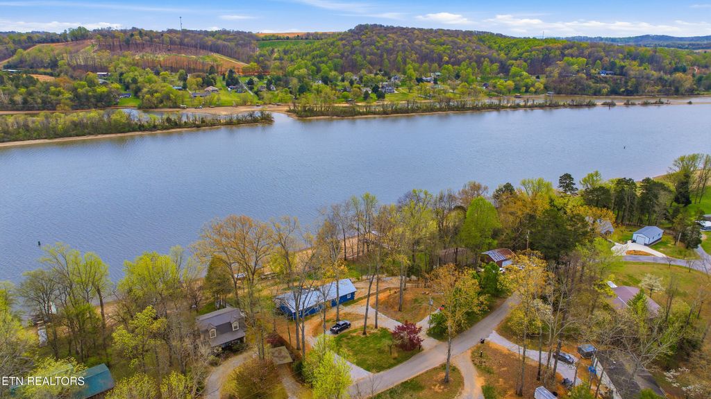 Photo of 269 Lakeshore Vista Drive, Kingston, TN 37763 (MLS # 1333633)