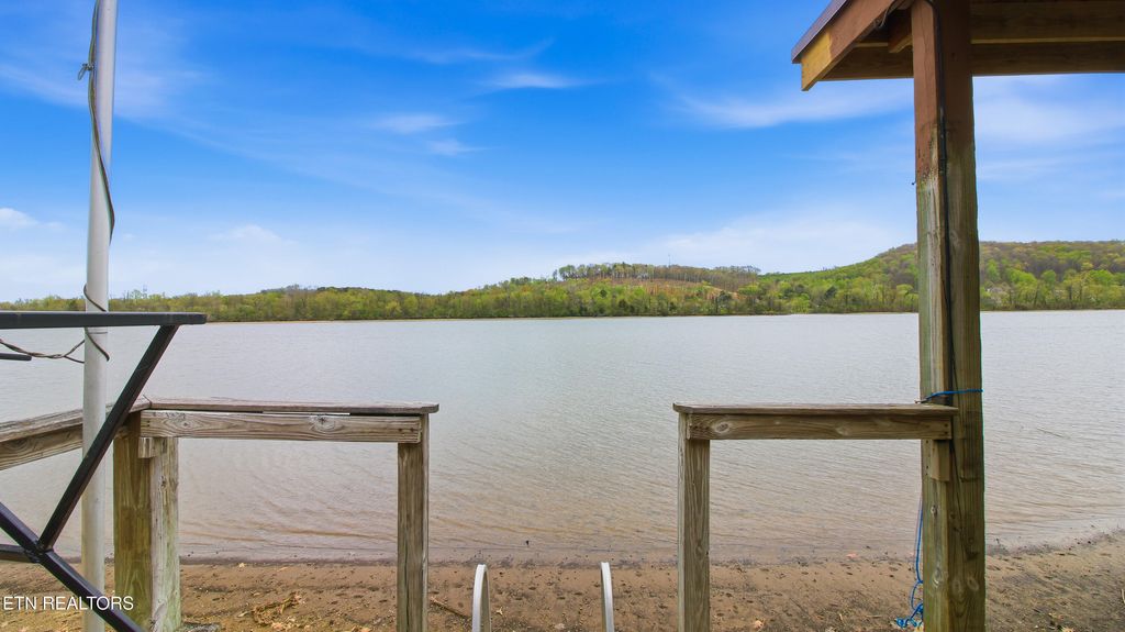 Photo of 269 Lakeshore Vista Drive, Kingston, TN 37763 (MLS # 1333633)