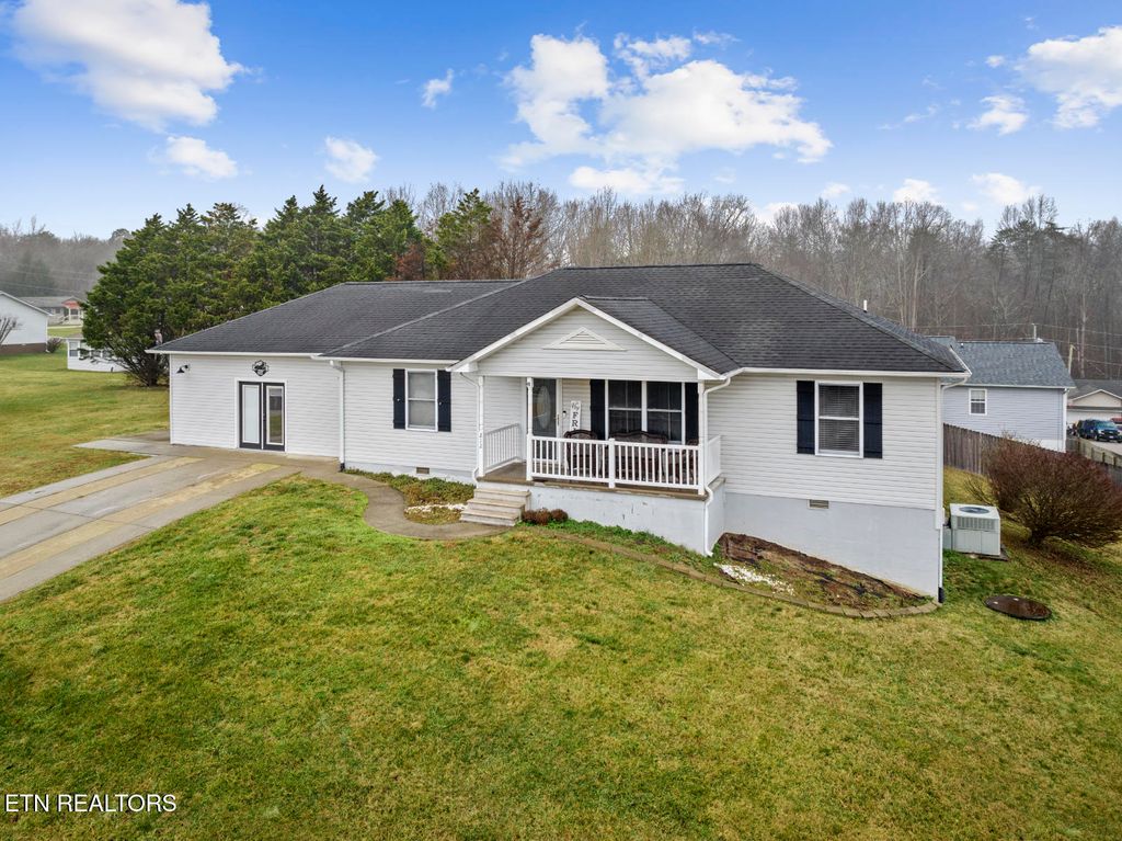 Photo of 212 Bayberry Drive, Crossville, TN 38555 (MLS # 1325918)