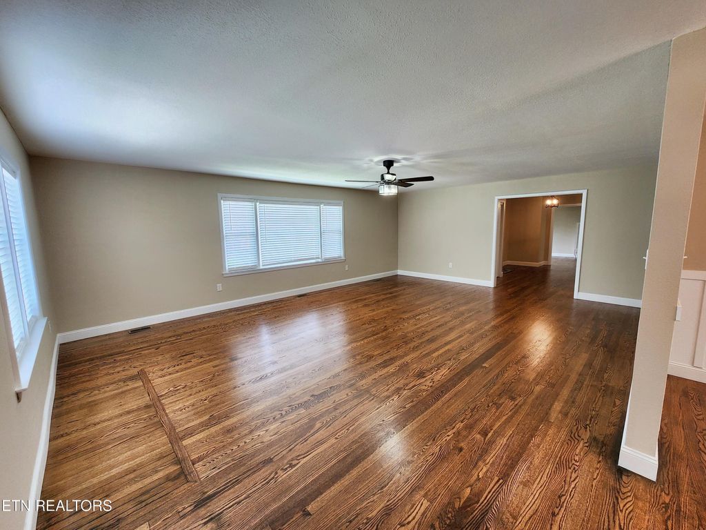 Photo of 212 Ellison Rd, LaFollette, TN 37766 (MLS # 1304676)