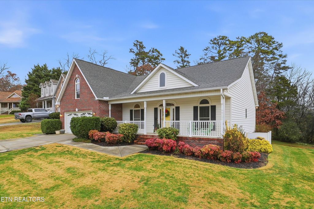 Photo of 2227 Ivy Ridge Lane, Maryville, TN 37801 (MLS # 1323452)