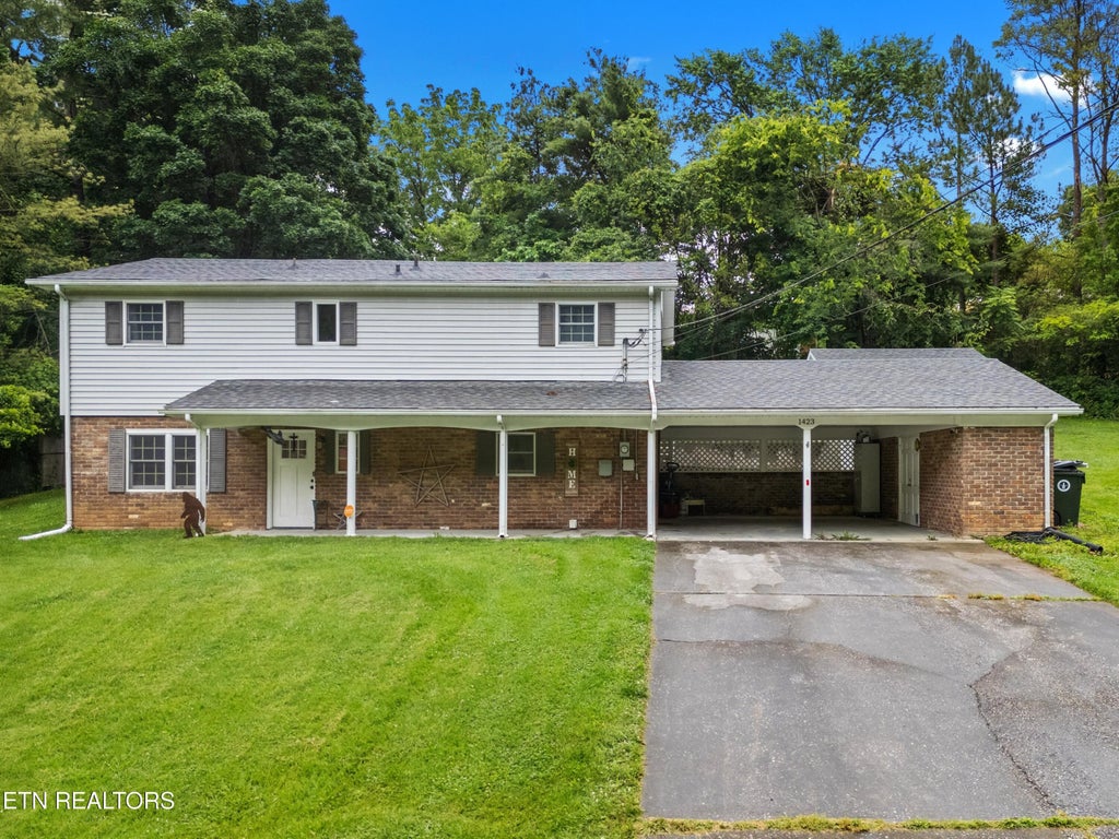 Photo of 1423 E East Jackson Circle, Morristown, TN 37813 (MLS # 1304826)
