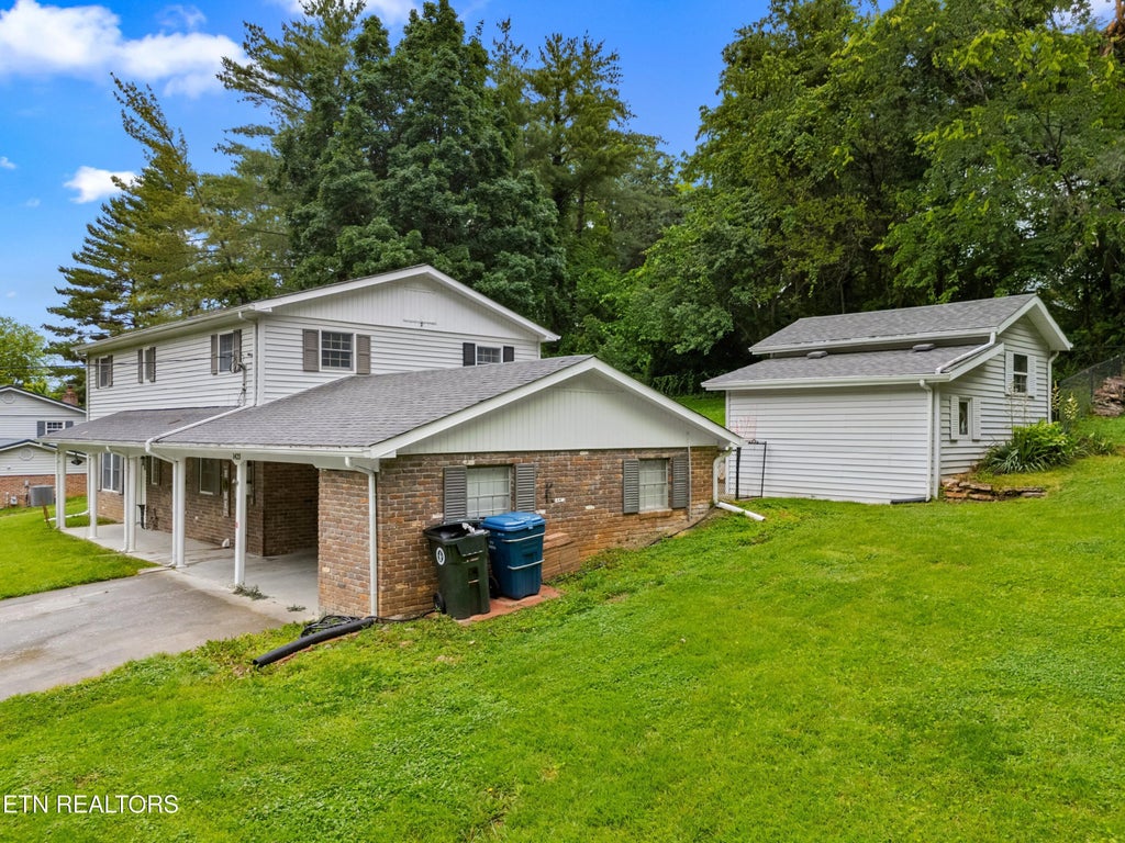 Photo of 1423 E East Jackson Circle, Morristown, TN 37813 (MLS # 1304826)