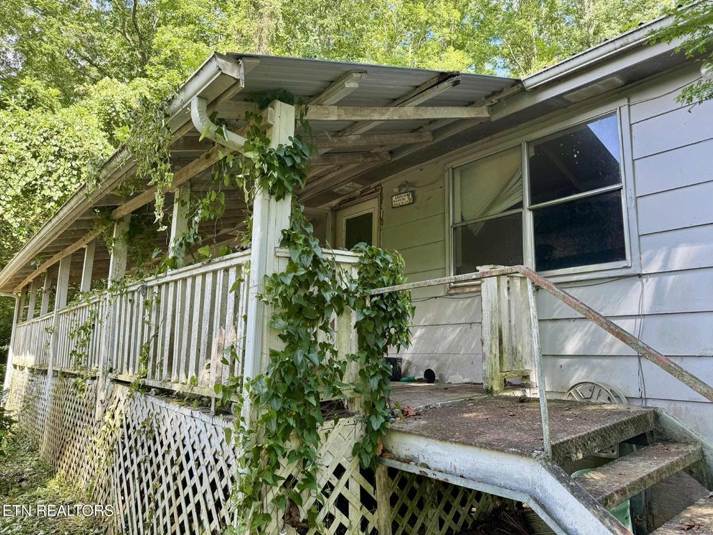 Photo of 571 Forks Grove Rd, LaFollette, TN 37766 (MLS # 1309427)