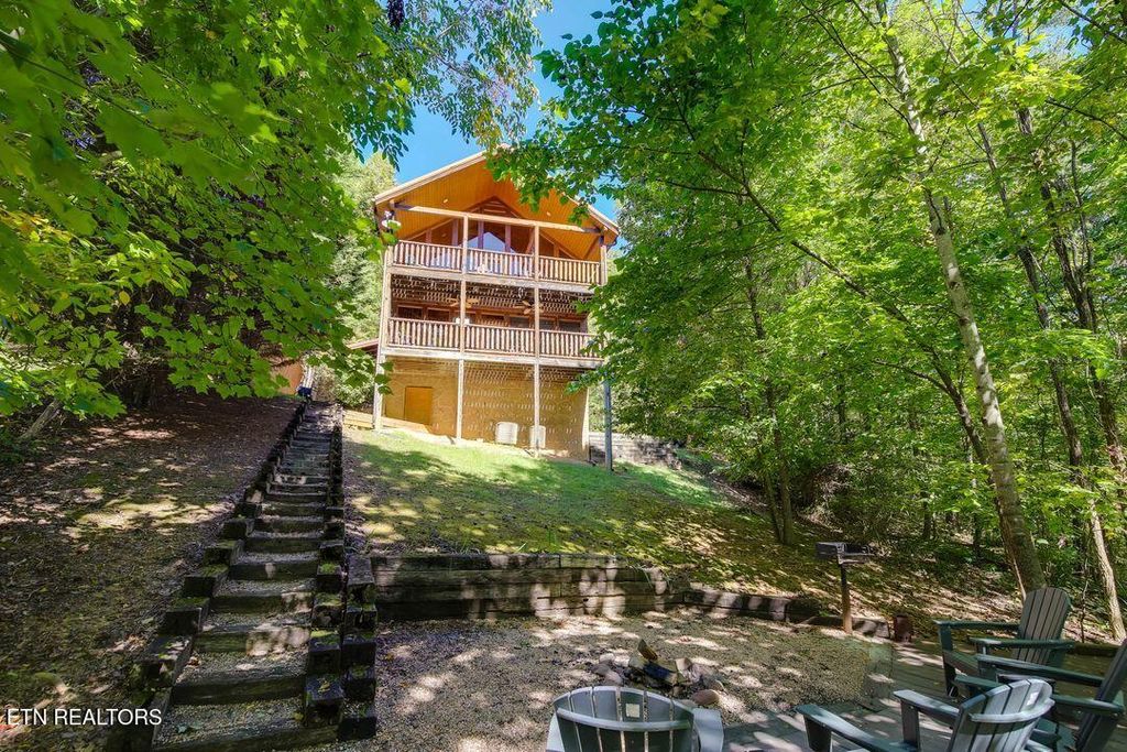 Photo of 3572 Pebbles Mtn Way, Sevierville, TN 37862 (MLS # 1322846)