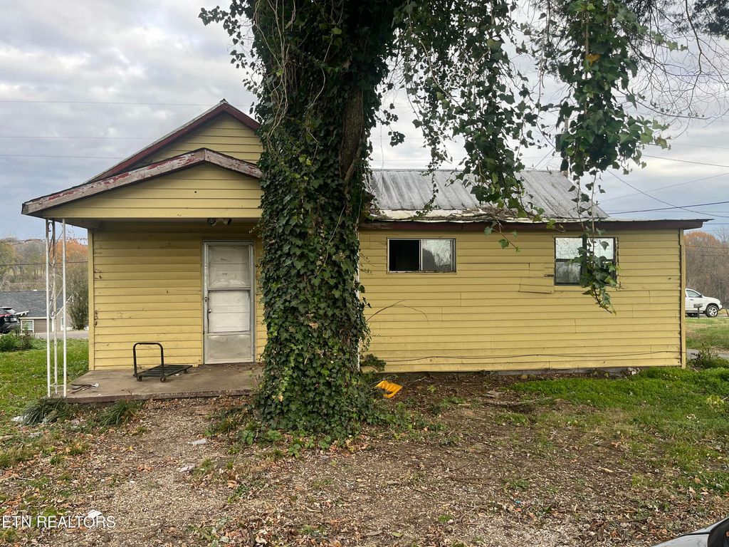 Photo of 701 Childress Ave, Sweetwater, TN 37874 (MLS # 1324016)