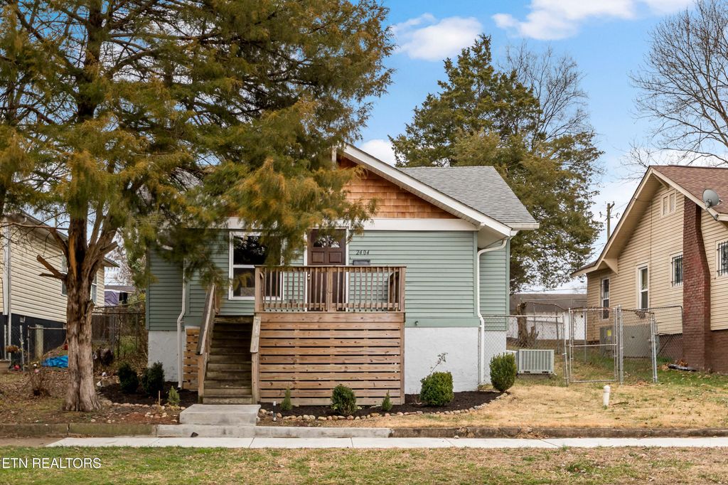 Photo of 2404 Jefferson Ave, Knoxville, TN 37917 (MLS # 1325692)