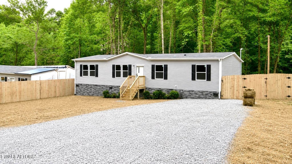 Photo of 687 Hen Valley Rd, Oliver Springs, TN 37840 (MLS # 1345300)