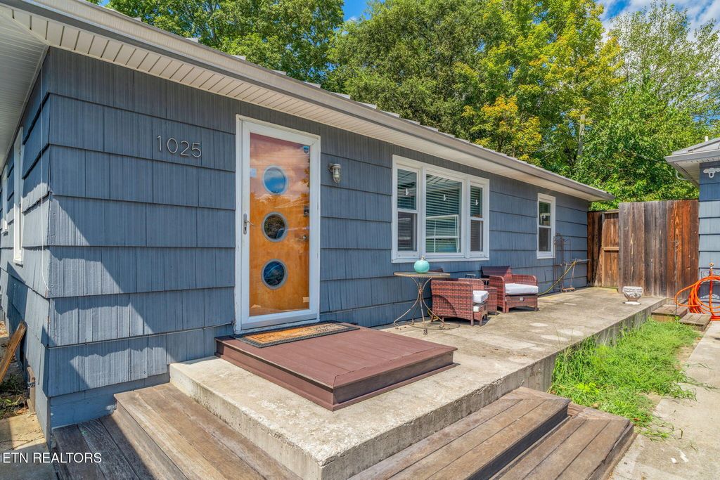 Photo of 1025 Morrell Rd, Knoxville, TN 37919 (MLS # 1325129)