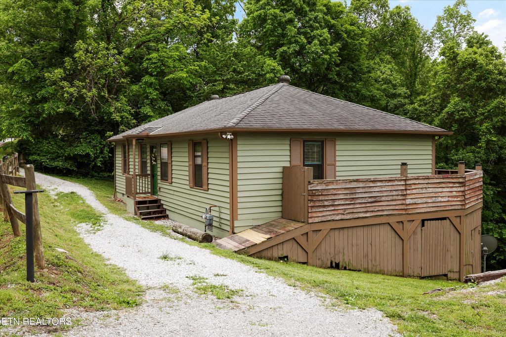 Photo of 2719 Oak Grove Rd, Rocky Top, TN 37769 (MLS # 1327249)