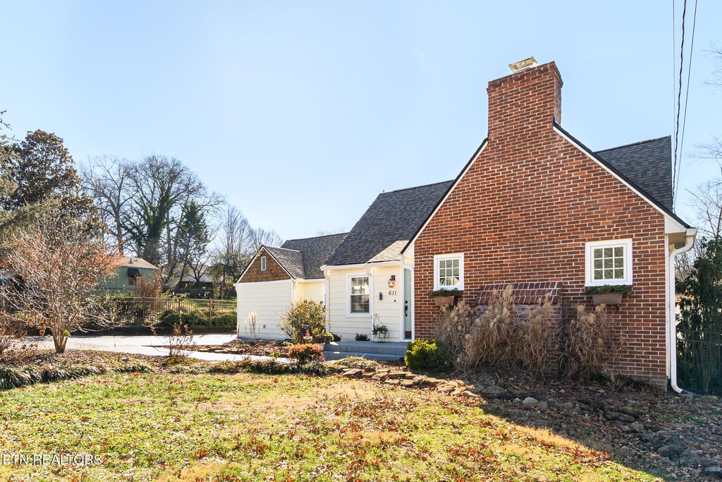 Photo of 611 Kesterson Rd, Knoxville, TN 37918 (MLS # 1325151)