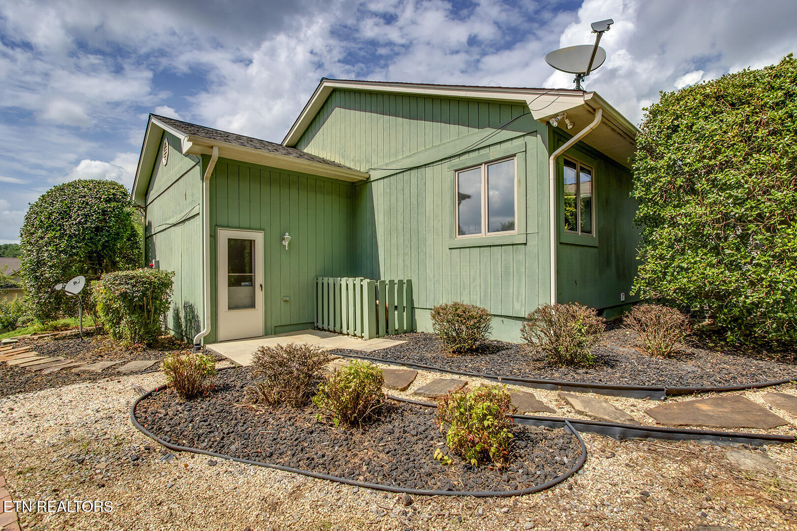 Loudon, Tennessee 37774, United States, 3 Bedrooms Bedrooms, ,2 BathroomsBathrooms,Residential,Pending,156314