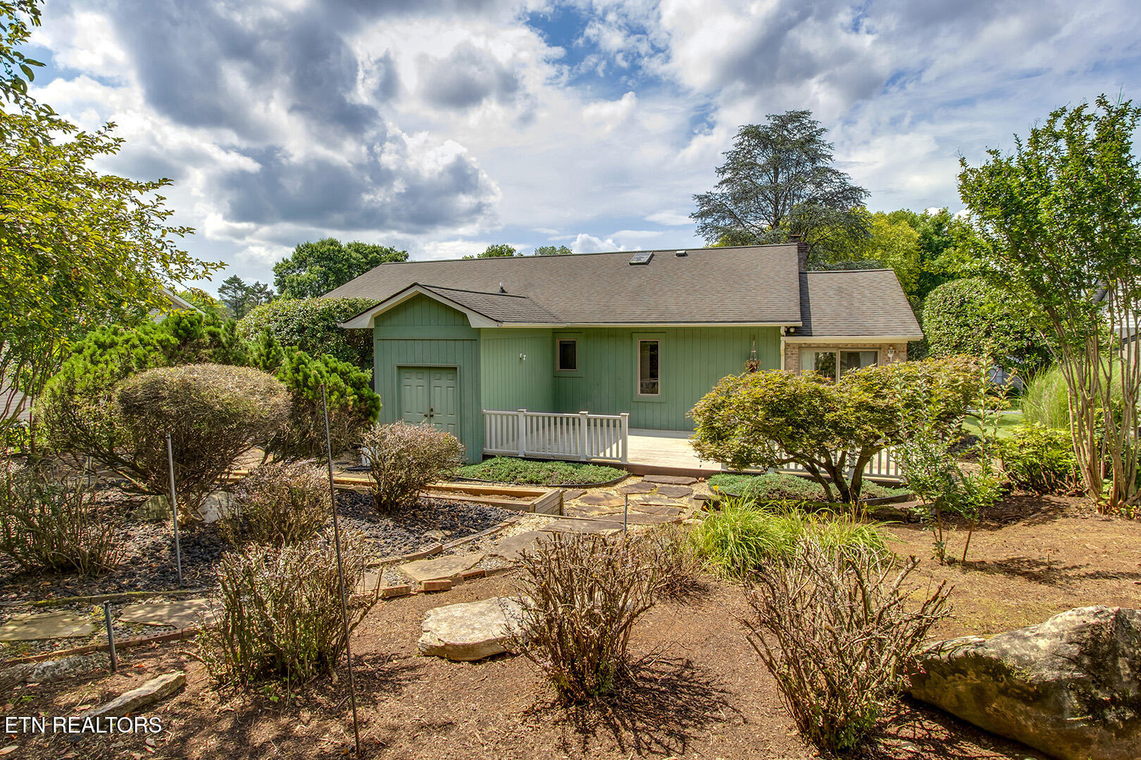 Loudon, Tennessee 37774, United States, 3 Bedrooms Bedrooms, ,2 BathroomsBathrooms,Residential,Pending,156314