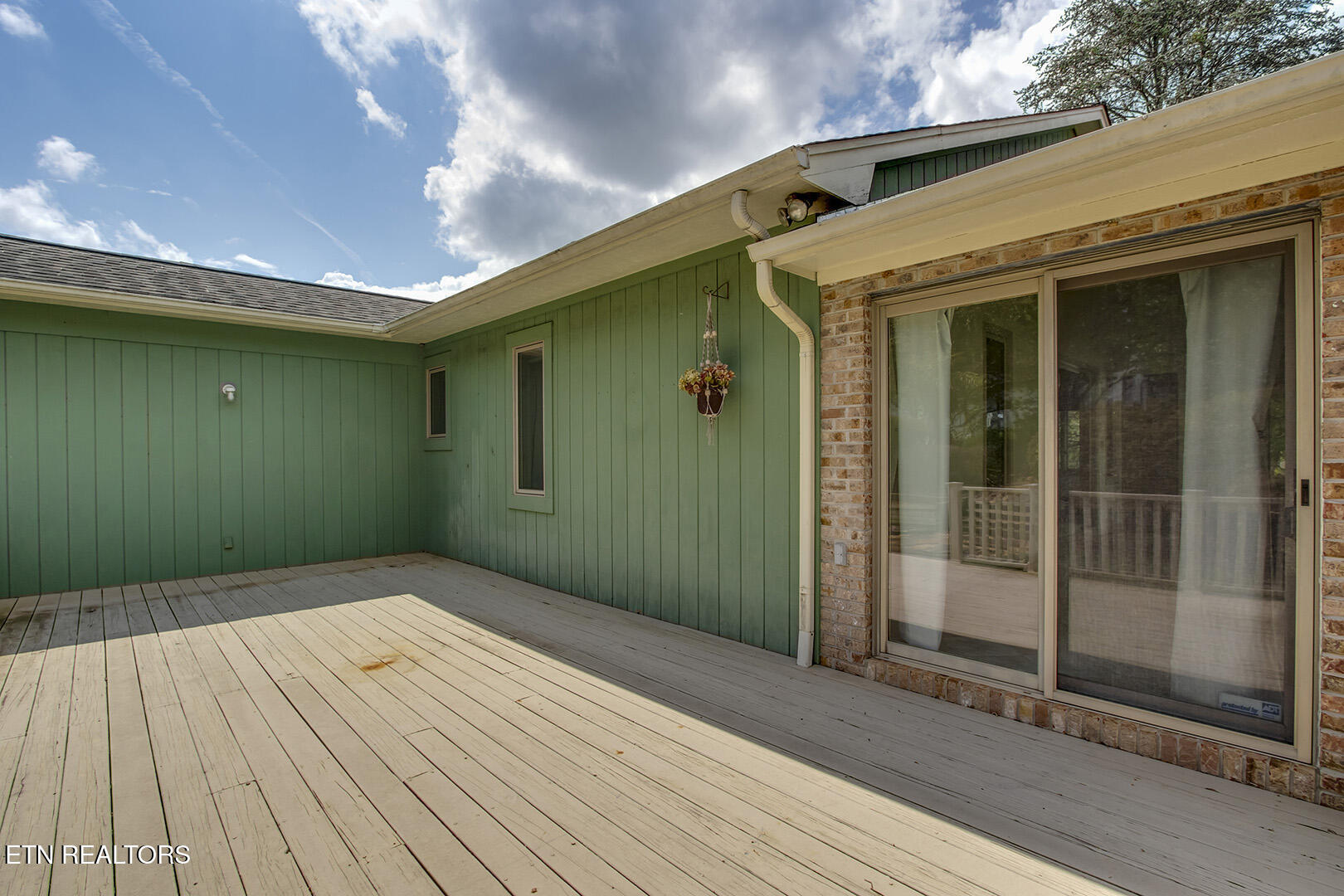 Loudon, Tennessee 37774, United States, 3 Bedrooms Bedrooms, ,2 BathroomsBathrooms,Residential,Pending,156314