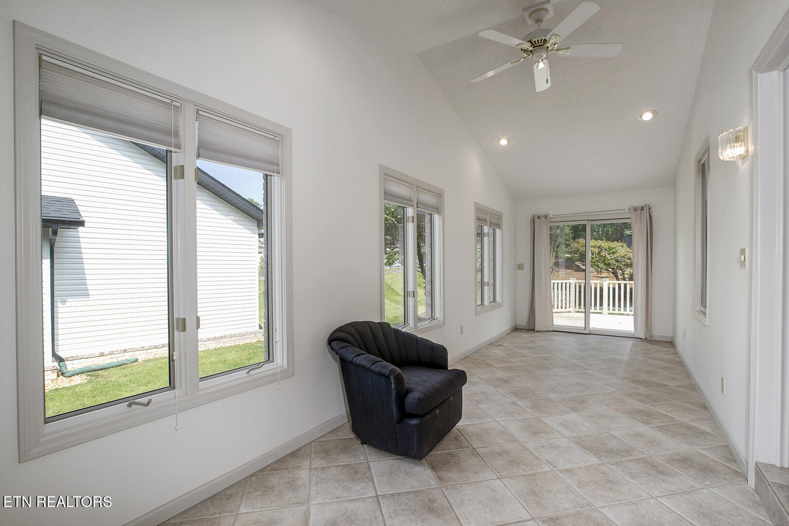 Loudon, Tennessee 37774, United States, 3 Bedrooms Bedrooms, ,2 BathroomsBathrooms,Residential,Pending,156314