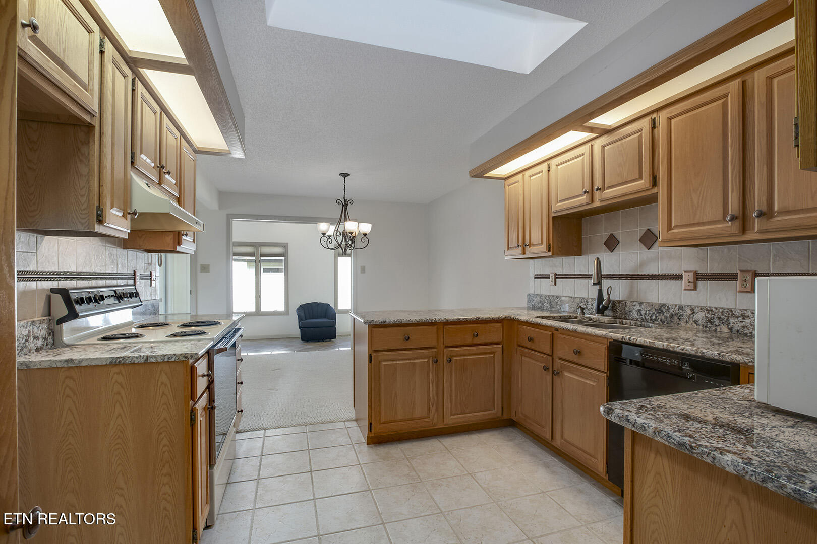 Loudon, Tennessee 37774, United States, 3 Bedrooms Bedrooms, ,2 BathroomsBathrooms,Residential,Pending,156314