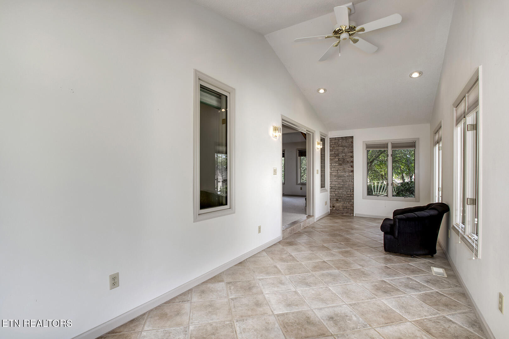 Loudon, Tennessee 37774, United States, 3 Bedrooms Bedrooms, ,2 BathroomsBathrooms,Residential,Pending,156314