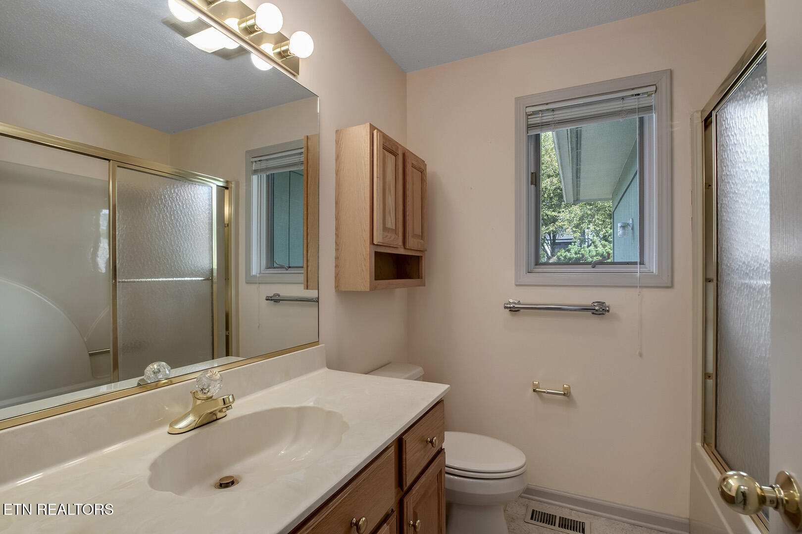 Loudon, Tennessee 37774, United States, 3 Bedrooms Bedrooms, ,2 BathroomsBathrooms,Residential,Pending,156314