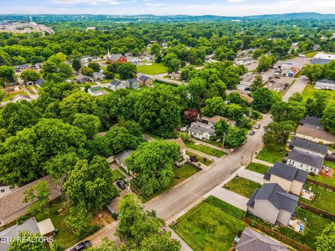 Tiny photo for 1409 Monroe Ave, Maryville, TN 37804 (MLS # 1340719)