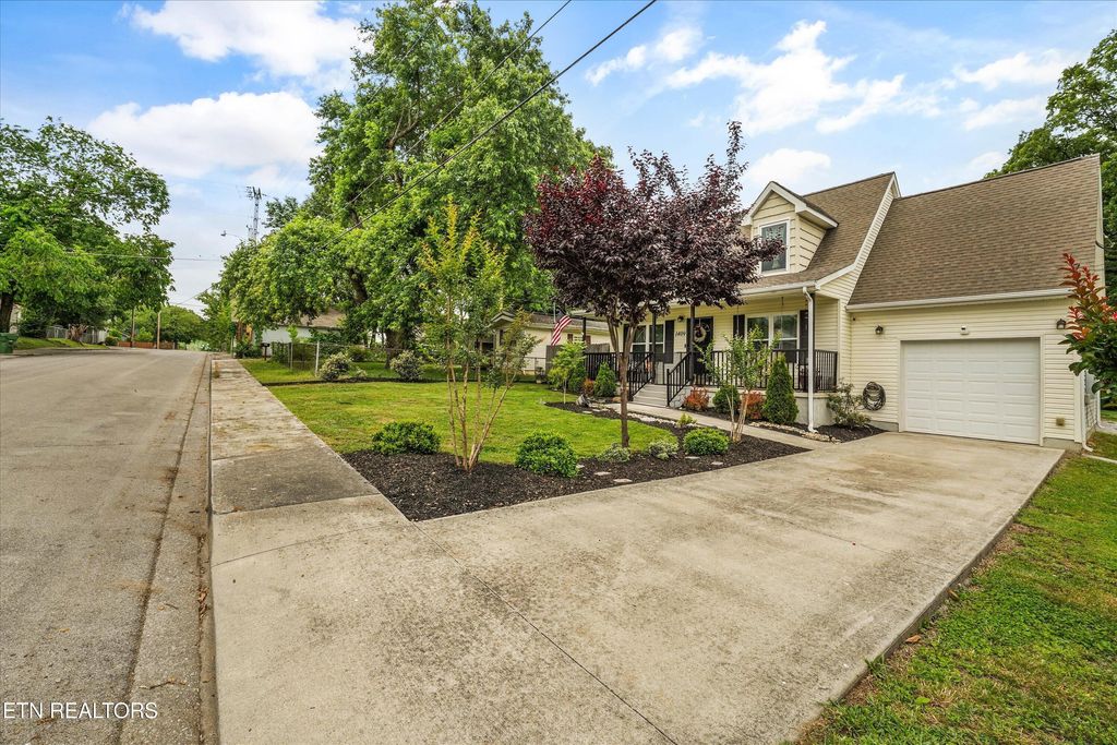 Photo of 1409 Monroe Ave, Maryville, TN 37804 (MLS # 1340719)