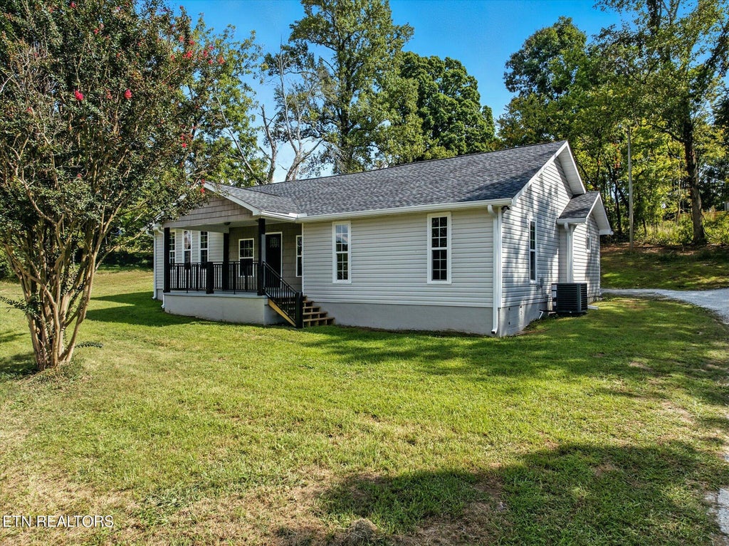 Photo of 1309 Summit St, Athens, TN 37303 (MLS # 1356465)