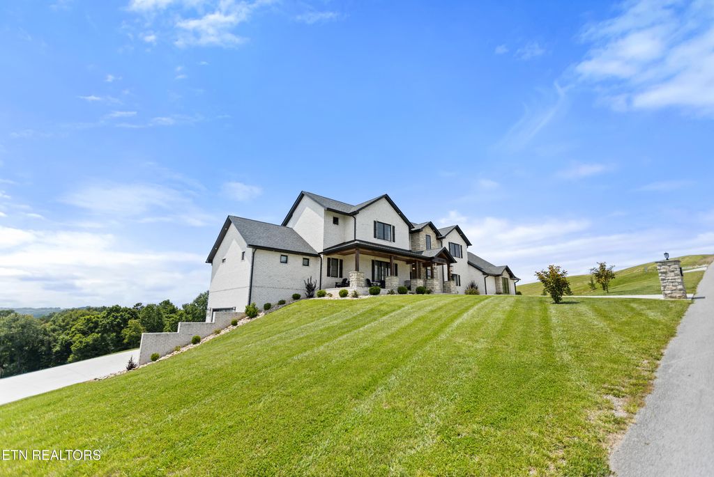 Photo of 888 Smokey Quartz Blvd Blvd, New Tazewell, TN 37825 (MLS # 1303526)