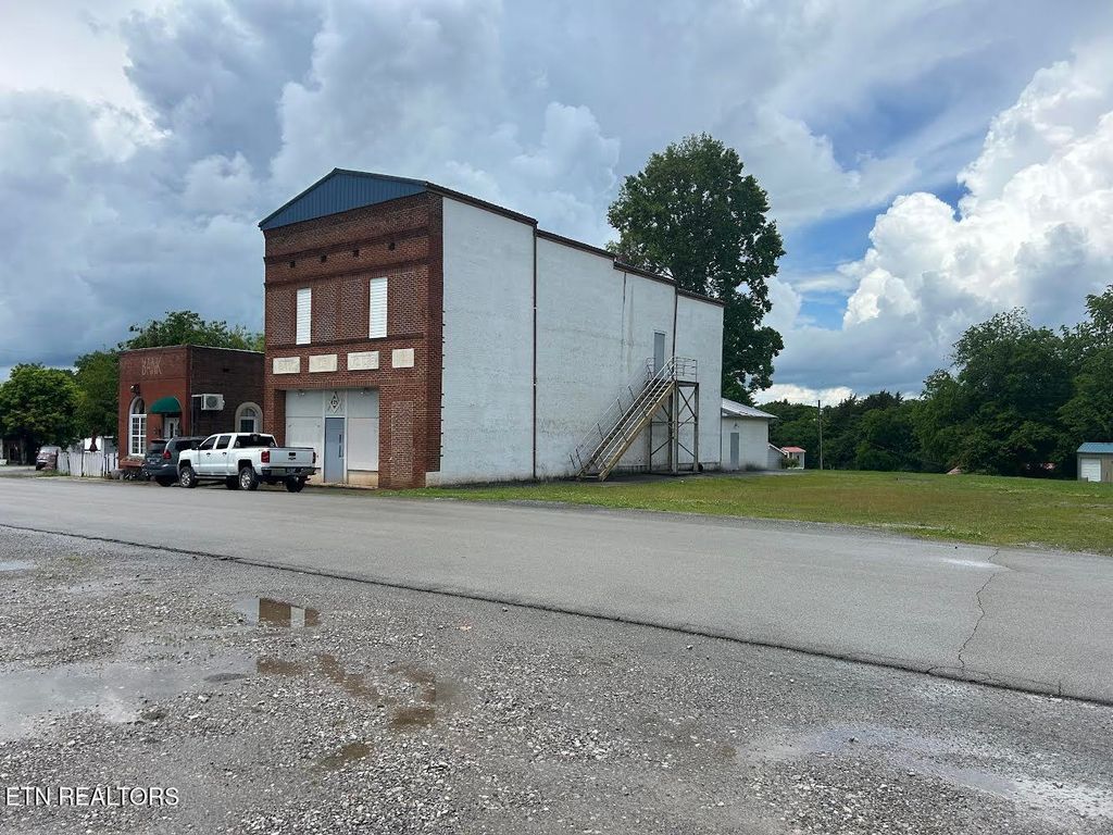 Photo of 205 Hall St, Vonore, TN 37885 (MLS # 1300832)