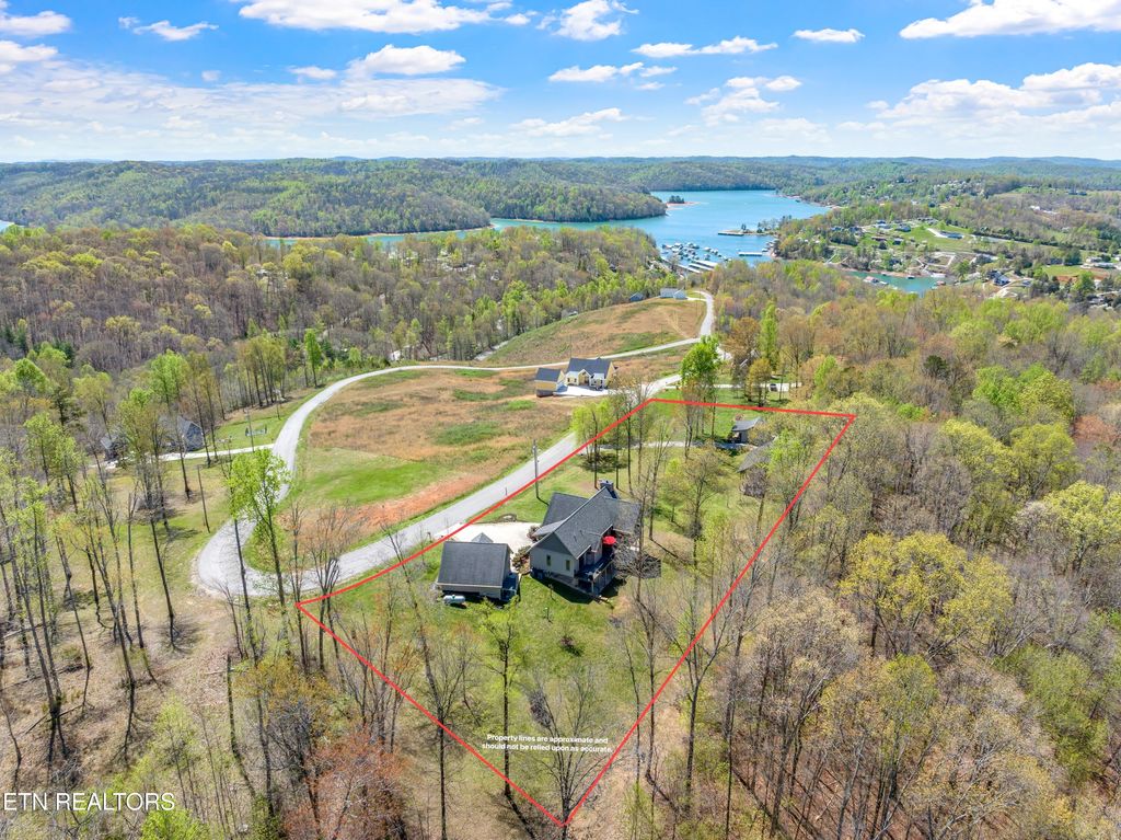 Photo of 195 Kennedys Loop Loop, LaFollette, TN 37766 (MLS # 1340831)