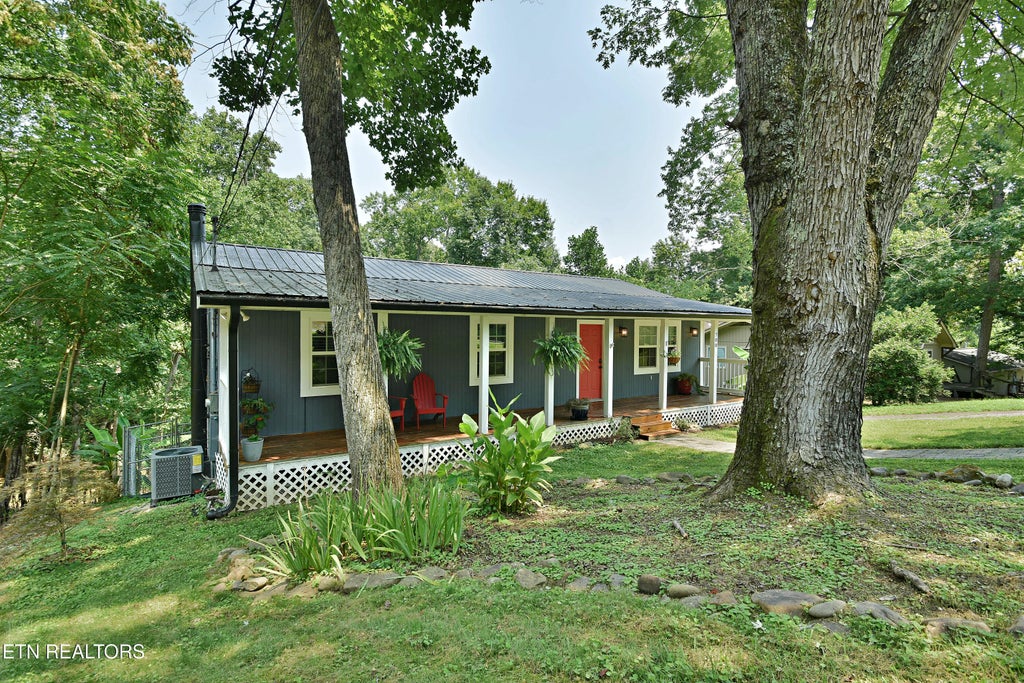 Photo of 700 Lake Forest Drive, Lenoir City, TN 37772 (MLS # 1349784)