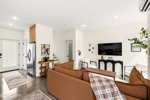 Tiny photo for 833 N 4Th Ave, Knoxville, TN 37917 (MLS # 1340350)