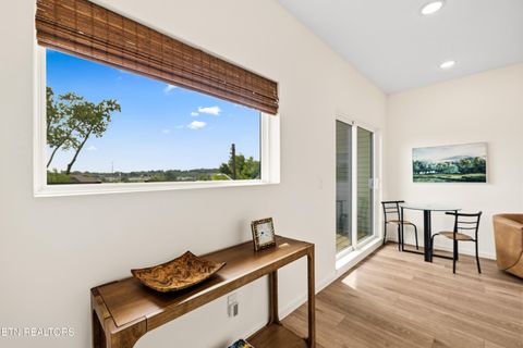 Tiny photo for 833 N 4Th Ave, Knoxville, TN 37917 (MLS # 1340350)