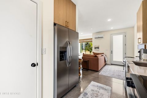 Tiny photo for 833 N 4Th Ave, Knoxville, TN 37917 (MLS # 1340350)