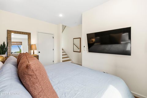 Tiny photo for 833 N 4Th Ave, Knoxville, TN 37917 (MLS # 1340350)
