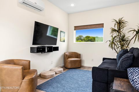 Tiny photo for 833 N 4Th Ave, Knoxville, TN 37917 (MLS # 1340350)