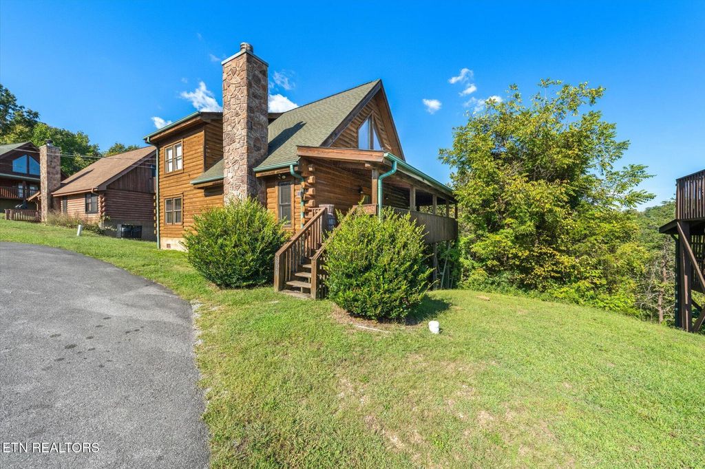 Photo of 2223 Eagle Feather Drive, Sevierville, TN 37876 (MLS # 1315407)