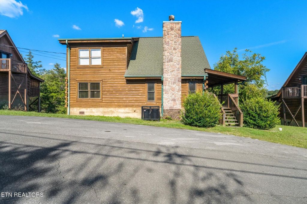 Photo of 2223 Eagle Feather Drive, Sevierville, TN 37876 (MLS # 1315407)
