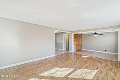 Tiny photo for 914 E Beaver Creek Drive, Knoxville, TN 37918 (MLS # 1324127)