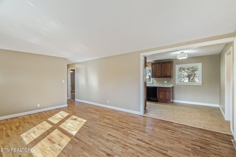 Tiny photo for 914 E Beaver Creek Drive, Knoxville, TN 37918 (MLS # 1324127)